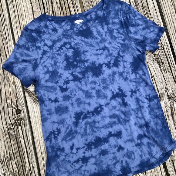 2/$10 Ladies M OLD NAVY Hues Of Blue Tie Dye Knit Fitted SS Tshirt Top Tee Denim - Picture 2 of 8